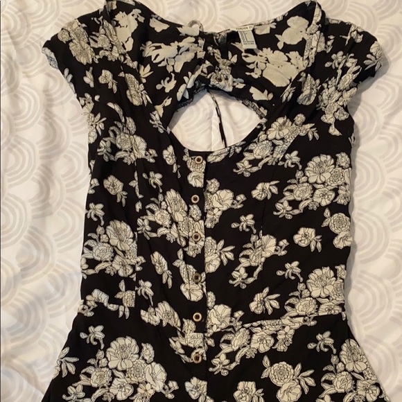 Romper - Picture 1 of 4